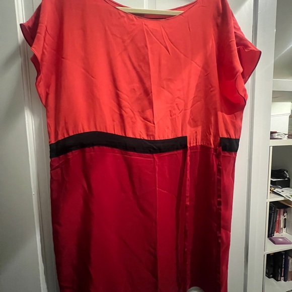 Silk red cocktail dress - Picture 2 of 4